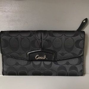 *Like New* Coach Ashley Signature Checkbook Wallet